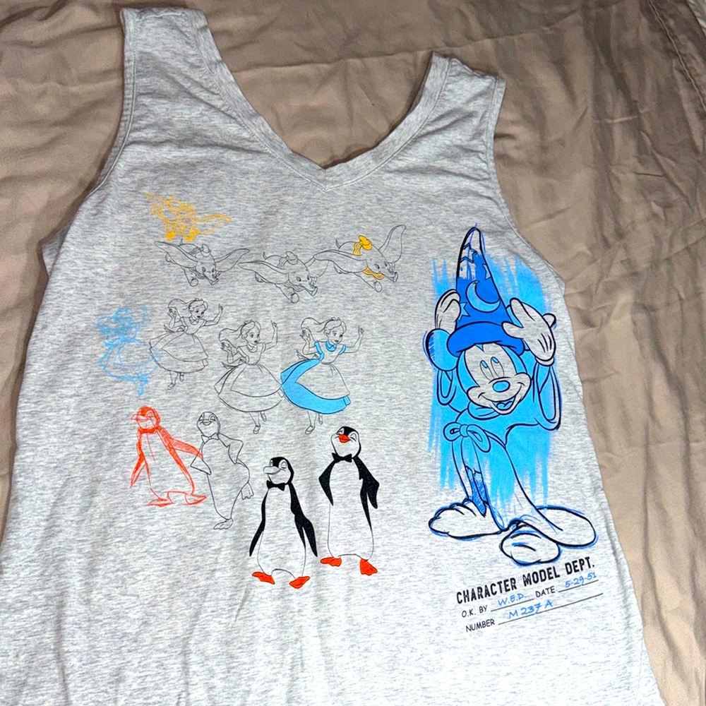 Disney Parks v-neck graphic tank top, Sorcerer Mickey Dumbo Alice size medium